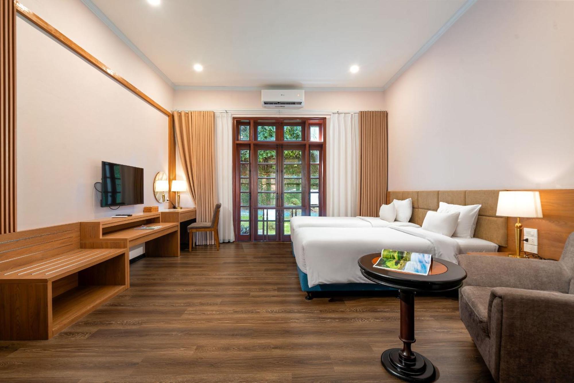 सहारा Tuan Chau 4*