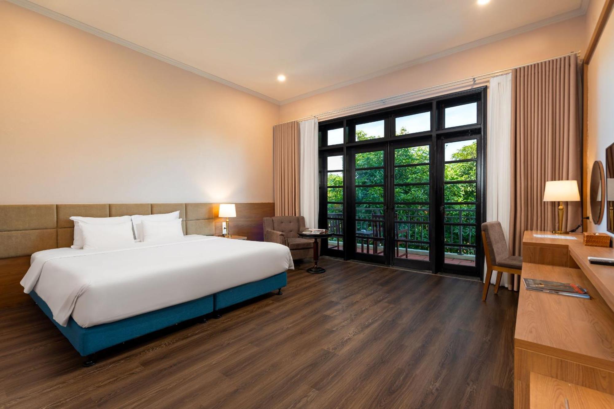 सहारा Tuan Chau 4*
